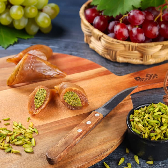 ملبن عنب بالفستق الحلبي بزورية